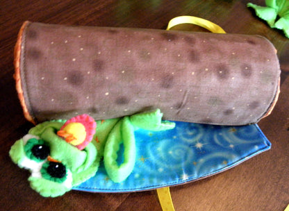 Finger Puppet Speckled Frogs with Speckled Log Holder